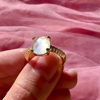 Emily | Moonstone Ring - Oval Cut Natural Moonstone
