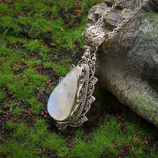 Seren | Vintage Moonstone Pendant Necklace